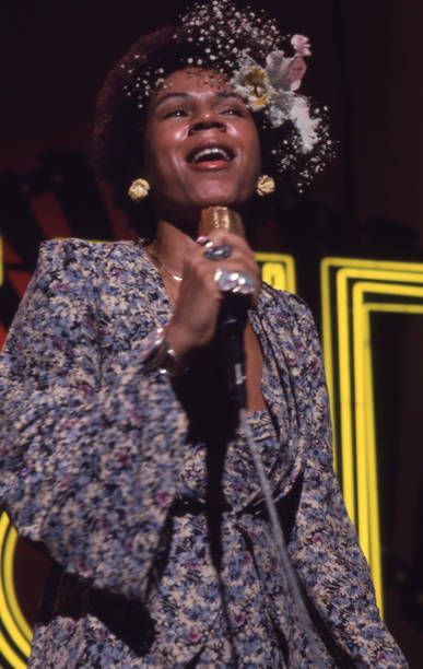 Minnie Riperton Aesthetic, Minnie Riperton, Mahalia Jackson, Woman Singing, Old School Fashion, Soul Train, Face Icon, Vintage Black Glamour, Black Music