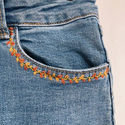 Uncomplicated beautiful embroidery around a denim pocket Diy Embroidery On Jeans, Embroidery On Jeans, Embroidery Jeans Diy, Clothes Embroidery Diy, Learning To Embroider, Denim Embroidery, Embroidery Shoes, Basic Embroidery Stitches, Hand Embroidery Projects