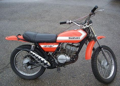 Suzuki TS125 Suzuki Ts125, Motos Scrambler, Japanese Pictures, Suzuki Dirt Bikes, Moto Scrambler, Suzuki Bikes, Motorcycle Tips, Car Horn, Mini Bikes