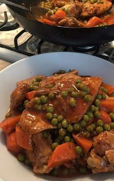 Chicken Guisantes, Pork Guisantes Recipe, Green Peas Recipe, Chicken Paste, Chicken Pastel, Green Peas Recipes, Fiesta Recipes, Grilled Squid, Pinoy Foods