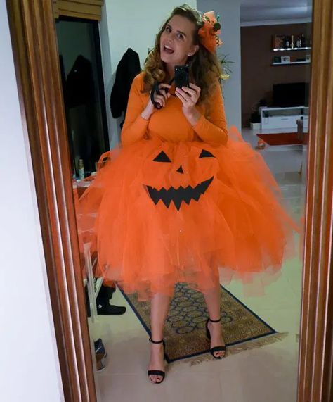 Easy DIY Halloween Costume Ideas with tutus Adult Pumpkin Costume, Diy Halloween Costume Ideas, Lantern Dress, Pumpkin Halloween Costume, Classic Halloween Costumes, Holidays Ideas, Halloween Tutu, Diy Tutu, Pumpkin Outfit