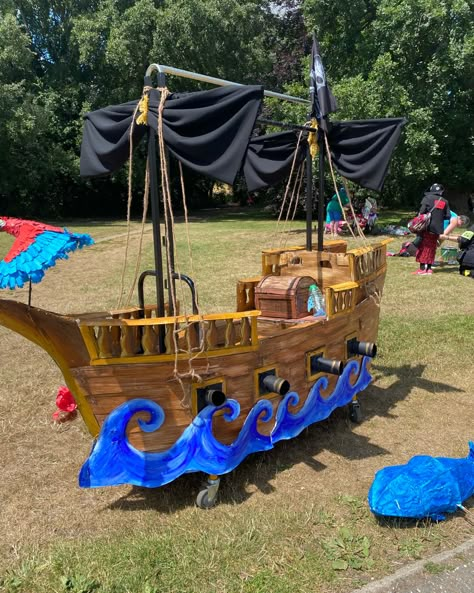 Pirate Ships Diy, Kids Pirate Ship, Cardboard Pirate Ship, Pirate Halloween Decorations, Golf Cart Decorations, Halloween Car Decorations, Kids Boat, Homecoming Floats, Burning Man Art