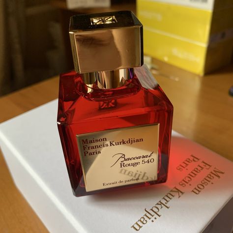 Maison Francis Kurkdjian Baccarat, Red Perfume, Baccarat Rouge 540, Expensive Perfume, Perfume Store, Perfume Lover, F U, Popular Hairstyles, Perfume Collection