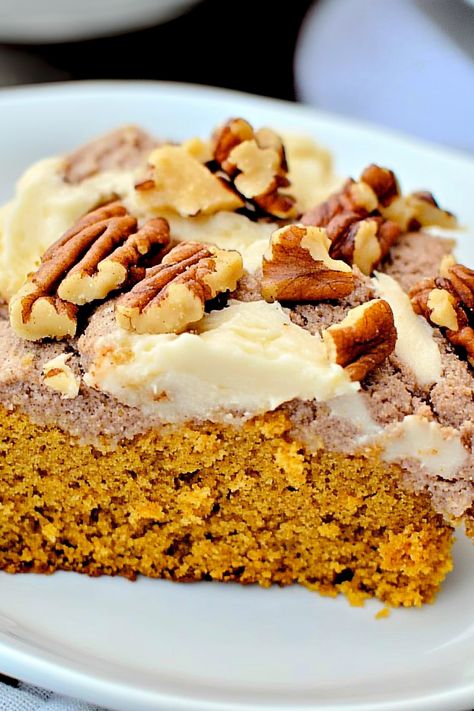 keto cake Best Sugar Free Desserts, Keto Pumpkin Cake, Pumpkin Earthquake Cake, Pumpkin Coffee Cake Recipes, Pumpkin Gooey Butter Cake, No Carb Snacks, Earthquake Cake, Dump Cake Pumpkin, Pumpkin Coffee Cakes