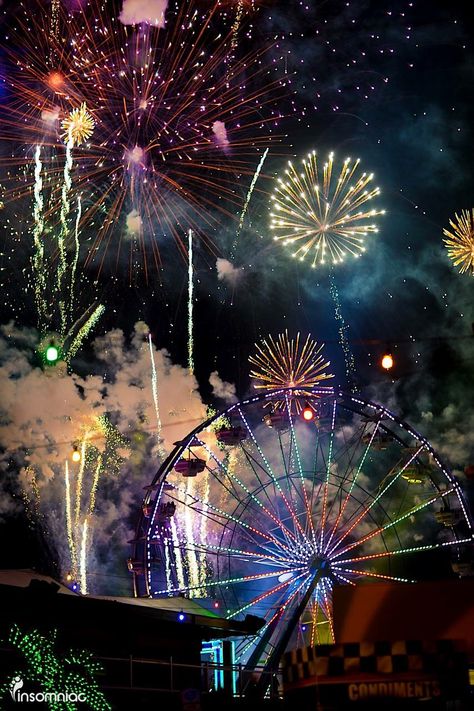 Personajes Studio Ghibli, Fire Works, Colorful Lights, Amusement Park, Aesthetic Photo, Pretty Pictures, Night Sky, Ferris Wheel, Fireworks