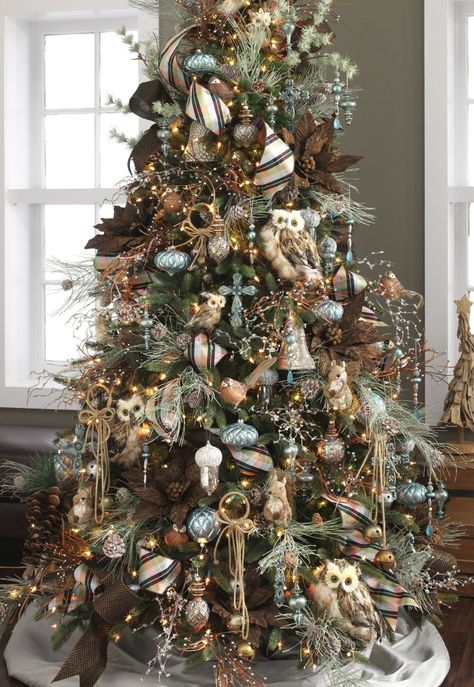 Christmas Tree Inspiration Rustic, Christmas Tree Topper Rustic, Pencil Christmas Tree Ideas, Woodland Christmas Tree, Christmas Tree Decorating Themes, Pencil Christmas Tree, Christmas Tree Inspiration, White Christmas Trees, Ribbon On Christmas Tree