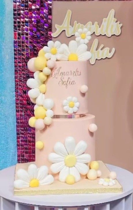 Daisy First Birthday Theme Cake, Daisy Themed Birthday Cake, Daisy First Birthday Cake, Daisy Cake Birthday, Daisy Themed Cake, Pink Daisy Cake, Daisy Flower Cake, Daisy Birthday Cake, Margarita Cake