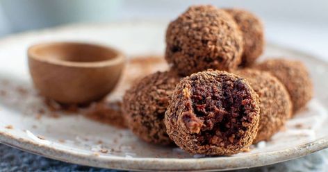 No Added Sugar Chocolate Weetbix Balls | My Sugar Free Kitchen Peanut Butter Substitute, Peanut Butter Roll, Bliss Balls, Chocolate Protein Powder, Chocolate Cinnamon, Sweet Delights, Balls Recipe, Natural Peanut Butter, Healthy Chocolate