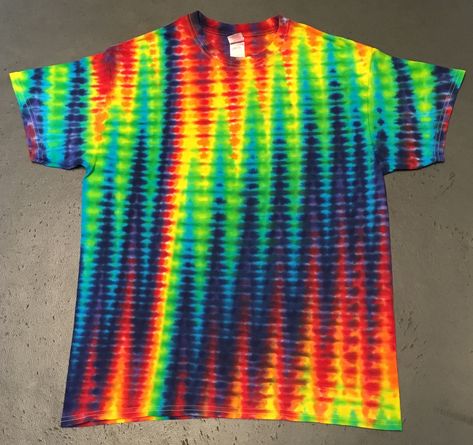 Tie Dye Shirts Patterns Design, Rainbow Tie Dye, Rainbow Tyedye, Tie Dye T-shirt Ideas, Tie Dye Pride Shirts, Tie Dye Painting, Tie Dye Birthday Party, Tie Die Shirts, Tie Dye Rainbow Print T-shirt For Summer