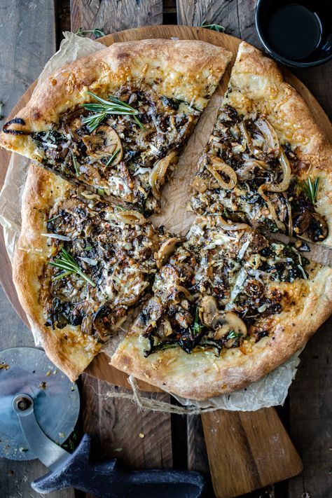 Balsamic Mushroom, Raclette Originale, Caramelized Onions And Mushrooms, Balsamic Mushrooms, Half Baked Harvest Recipes, Onion Pizza, Goat Cheese Pizza, Mushroom Pizza, Harvest Recipes