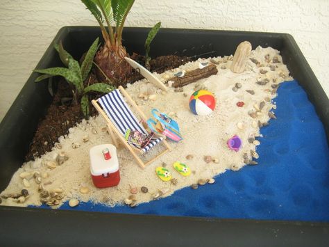 Miniature Beach Scene, Beach Fairy Garden, مشروعات العلوم, Mini Zen Garden, Zen Gardens, Fairy Garden Crafts, Faeries Gardens, Mini Fairy Garden, Deco Nature