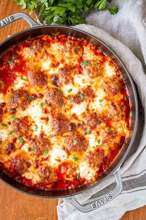 Simple 5-Ingredient Cheesy Meatball Casserole -- this easy meatball casserole boasts just 5 ingredients, yet is still packed with flavor… Serve it as is, over pasta, or on sandwich rolls for a versatile weeknight dinner! | meatball casserole recipe | baked meatball casserole | italian meatball casserole | meatball casserole weeknight meals #meatballcasserole #meatballs #meatballrecipes #meatballrecipeseasy #casserole #casserolerecipeseasy #casseroledishes #easyrecipe #easydinner #... Cheesy Meatball Casserole, Meatball Pasta Bake, Meatball Casserole Recipe, Baked Meatball Recipe, Easy Meatball, Cheesy Meatballs, Meatball Dinner, Italian Meatballs Recipe, Meatball Casserole