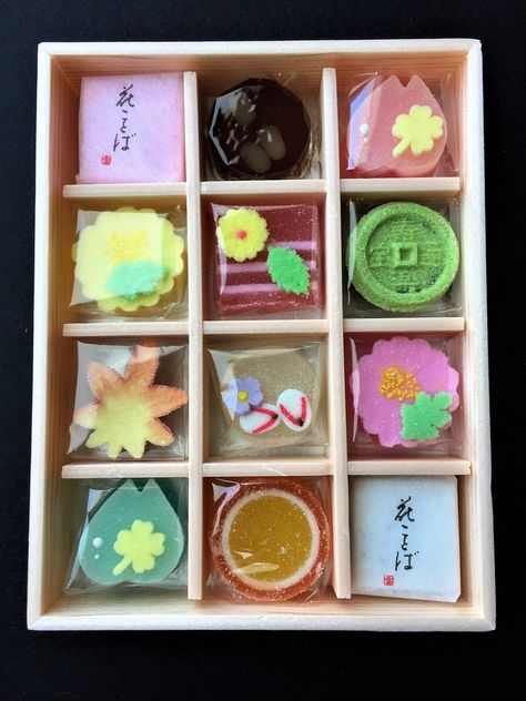 A small box of wagashi (Japanese confectionery). Japanese Confectionery, Japanese Sweets Wagashi, Japanese Dessert, Japanese Sweets, Small Boxes, Matcha