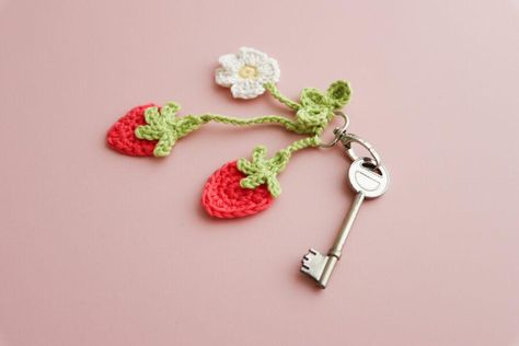 Crochet A Strawberry, Bella Coco Crochet, Strawberry Keychain, Joining Granny Squares, Bella Coco, Crochet Strawberry, Crochet Keychain Pattern, Crochet Granny Square Blanket, Crochet Butterfly