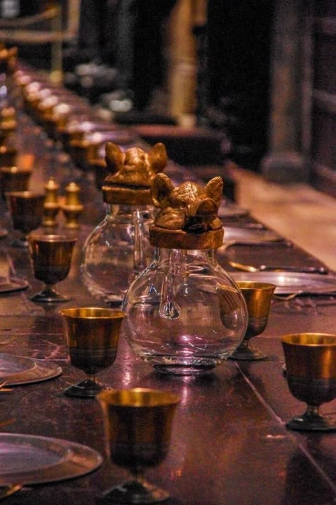 harrypotter_hogwarts_greathall_cutlery-0569 Hogwarts Visuals, Shifting Hogwarts, Hogwarts Great Hall, Hogwarts Shifting, Shifting To Hogwarts, Hp Aesthetic, Gryffindor Aesthetic, Hufflepuff Aesthetic, Harry Potter Wall