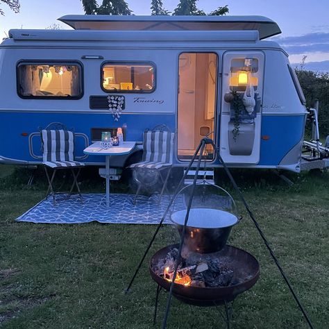 Aesthetic Camping, Caravan Holiday, Camper Interior Design, Trailer Life, Ocean Drive, Camper Interior, Camping Experience, Tiny Living, Caravan