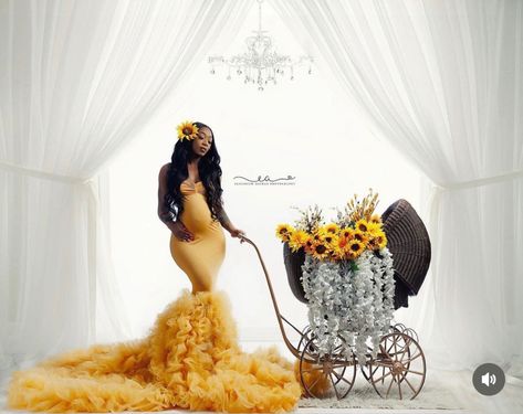 Maternity Photography Black Couples, Yellow Maternity Dress, Dresses For Photoshoot, Pregnant Dresses, Mermaid Maternity Dress, Dresses Layered, Maternity Gown Photography, Yellow Mermaid, Gold Tulle