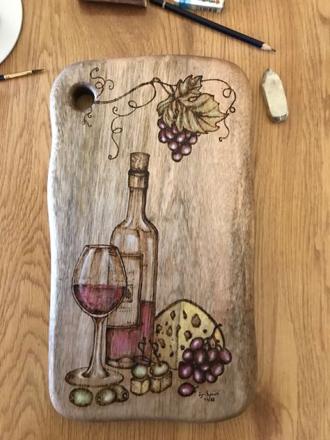 Chopping Board Painting, Painted Charcuterie Board, Scorch Marker, Things To Paint, Board Painting, Wooden Chopping Boards, Chopping Boards, Painted Boards, Chopping Board