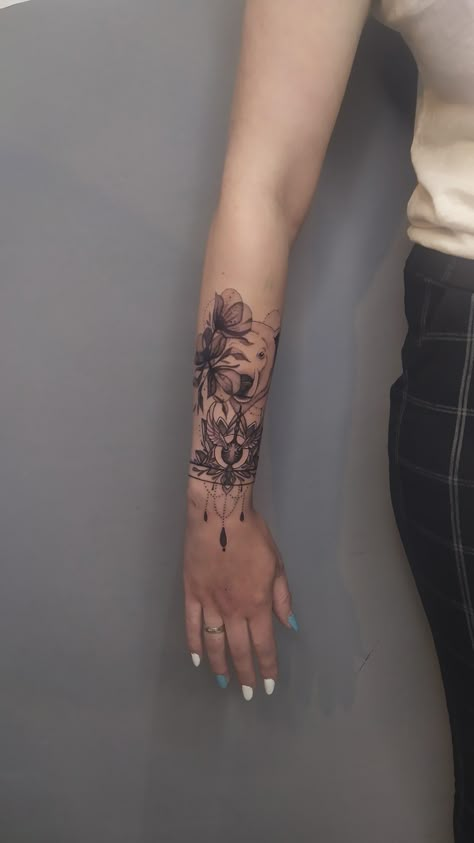 Chest Tattoo Bear, Ankle Cuff Tattoo, Wild Rose Tattoo, Polar Bear Tattoo, Deathly Hollows, Face Tattoos For Women, Bear Tattoo Designs, Cuff Tattoo, Hippie Tattoo