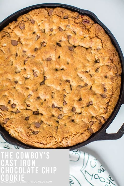 Skillet Recipes Dessert, Skillet Cookie Cake, Cast Iron Skillet Cookie, Cast Iron Skillet Recipes Dinner, Skillet Cookie Recipe, Cast Iron Skillet Cooking, Skillet Chocolate Chip Cookie, Easy Chocolate Desserts, Iron Skillet Recipes