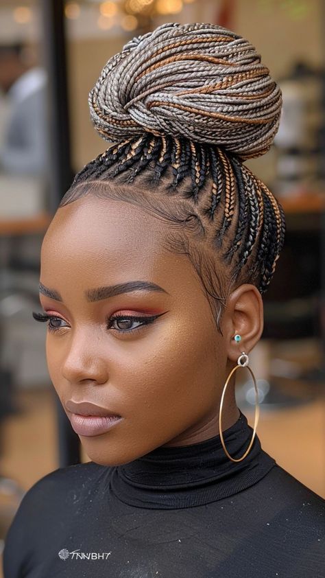 Effortless Chic: 25 Trendy Mixed Blonde Knotless Braids for 2024 2024 Knotless Braids, Knotless Braids With Front Color, Two Tone Knotless Braids Black Women, 613 Feed In Braids, Cornrow Hairstyles Color, Feed In Braids Box Braids, 2024 Hair Braids For Black Women, Braids 2024 Trends, Trendy Hairstyles Braids 2024