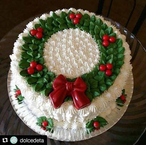 Christmas Themed Cake, Christmas Cake Designs, Christmas Cake Decorations, Xmas Cake, Cake Decorating Frosting, Cake Decorating Designs, Kue Ulang Tahun, Christmas Cupcakes, Christmas Cakes