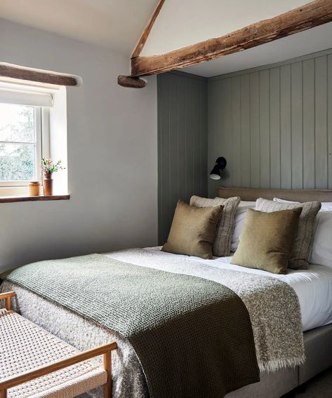 Take a tour of this beautiful Cotswolds country home that was once two rundown cottages | Homes & Gardens Holiday Cottage Ideas, Cosy Cottage Interior, Cottage Bedroom Inspirations, Cottage Interior Bedroom, Cotswold Interior, Cottage Bedroom Design, Cotswold Cottage Interior, Bedroom Country Style, Country Bedroom Ideas