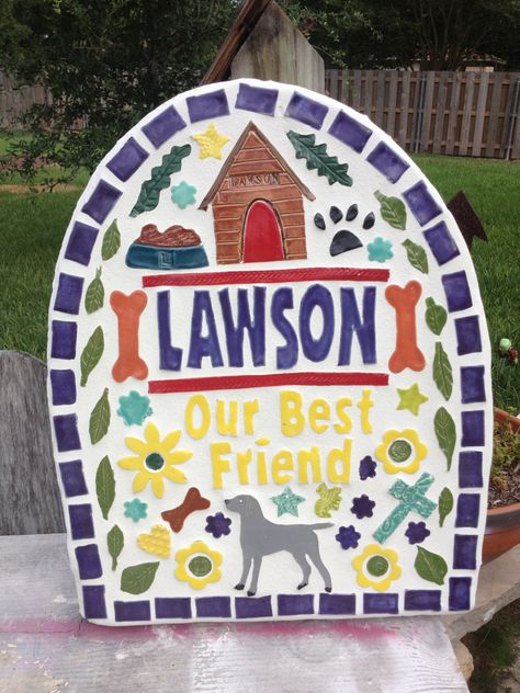 pet memory stepping stone Pet Grave Marker Diy, Cat Memorial Ideas, Pet Tombstone, Pet Gravestone, Dog Headstone, Pet Cemetary, Tombstone Diy, Pet Headstones, Personalized Garden Stones