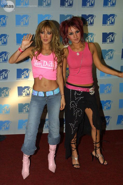 Aesthetic Red Carpet, 2000s Red Carpet, Rbd Concert, 2000 Outfits, Y2k Fashion Early 2000s, Outfits Latina, Outfit Inspo Y2k, Mcbling Fashion, 2000s Fashion Trends