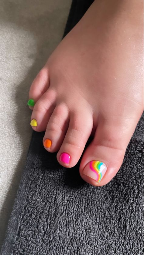 Kid Toenail Designs, Kid Pedicure Ideas, Colorful Toe Nail Designs, Funky Toe Nail Designs, Cute Summer Pedicure Ideas, Toe Nail Designs For Kids, Rainbow Toe Nail Designs, Toe Nail Inspo Summer, Kids Toenail Designs