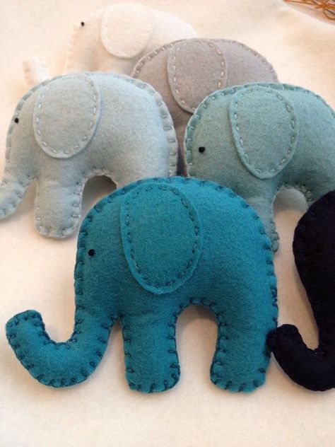 Elephant Garland, Garland Nursery, Elephant Party, Diy Bebe, Boy Baby Shower Ideas, Baby Shawer, Elephant Baby Shower, Felt Projects, Pink Elephant