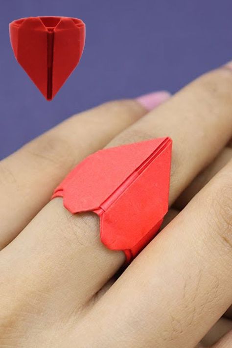 Learn in this video how to make a Paper Heart Ring very easy to do - How about giving a gift equal to that on Valentine's Day - In this video I will show you step by step. #Heart #Ring #Origami Paper Heart Ring Tutorial, Paper Heart Ring, Heart Ring Tutorial, Heart Rings Diy, Diy Rings Easy, Diy Paper Rings, Origami Ring, Origami Heart, Ring Tutorial