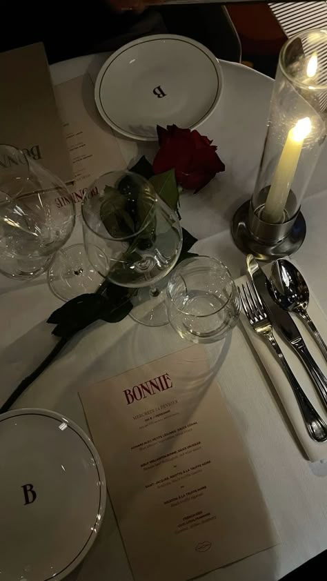 #valentines #saintvalentin #romantic #aesthetic #roses #dinner #luxury #restaurant #travel Fancy Dinner Birthday, Valentines Romantic Night, Romantic Dinner Set Up, Valentines Day Promo, Nova Core, Valentine Hotel, Stephanie Core, Vday Dinner, Vday Photos