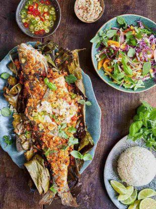 Malaysian Fish Recipes, Unique Fish Recipes, Traditional Dinners, Whole Fish Recipes, Asian Fish, Chinese Breakfast, Grilled Fish Recipes, Fruit Nutrition, Whole Fish