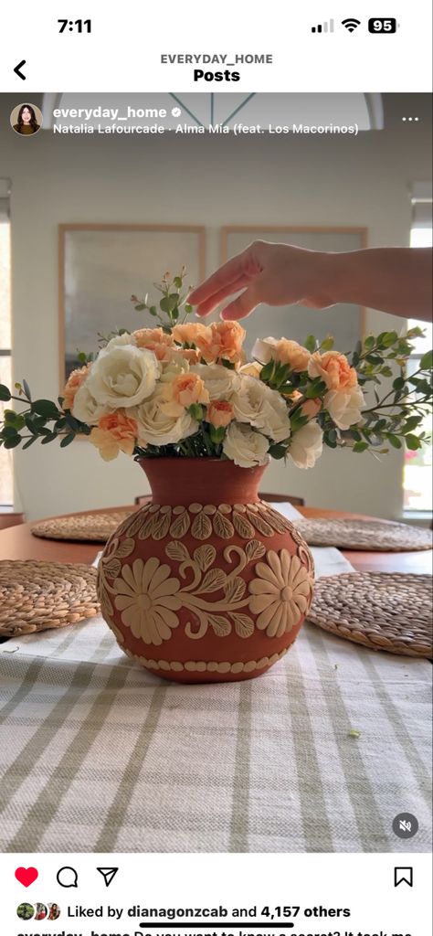 Mexican Table Centerpieces Party Ideas, Mexican Aesthetic Wedding Dress, Mexican Style Flower Arrangements, Spanish Theme Wedding Decor, Mexican Cantaritos Centerpieces, Antique Mexican Wedding, Centerpieces Charro Theme, Spanish Floral Arrangements, Hacienda Style Quinceañera