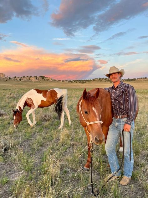 Ranch Lifestyle Aesthetic, Ranch In Wyoming, Summer Aesthetic Western, Montana Horse Ranch, Cute Cowboy Aesthetic, Forest Cowgirl Aesthetic, Working With Horses, Future Life Country, Horse Asethic Pictures