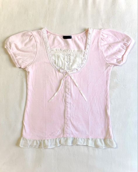 Light baby pink top with white lace and mesh details. Angelcore Outfits, Kawaii Clothes Aesthetic, Dollcore Outfits, Kawaii Tops, Coquette Shirt, Hat Aesthetic, Kawaii Shirts, Doll Wardrobe, Dress Up Dolls