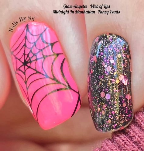 Pink Halloween!  🩷Gloss Angeles  🕷Web of Lies  🖤Midnight In Manhattan  ✨️Fancy Pants (doubled) Color Street Halloween Combos, Color Street Nails Combos, Color Street Halloween, Fall Color Street, Web Of Lies, Nail Combos, Mani Ideas, Nail Color Combos, Nails Halloween