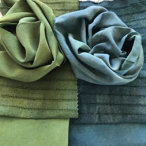 Plant Dyed Clothing, Natural Dyes For Linen, Green Natural Dye, Natural Hand Dyed Fabric, Natural Green Dye, Nature Dye Fabric, Surface Design Fabric, Plant Dyed Fabric, Natural Green Dyes For Fabric