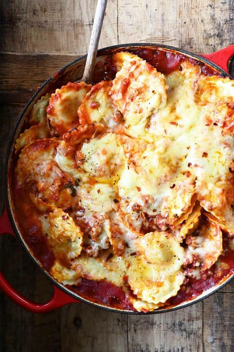 Ravioli al Forno Different Types Of Cheese, Baked Ravioli, Ravioli Bake, Breakfast Soup, Curry Shrimp, Best Pasta Recipes, Cooking Club, Vegetarian Appetizers, Best Meat