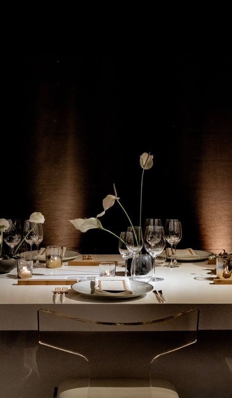 Masculine Tablescape, Modern Ethereal Wedding, Modern Art Wedding, Gorgeous Tablescapes, Sf Moma, San Francisco Museums, Ethereal Wedding, Christmas Tablescape, Christmas Tablescapes