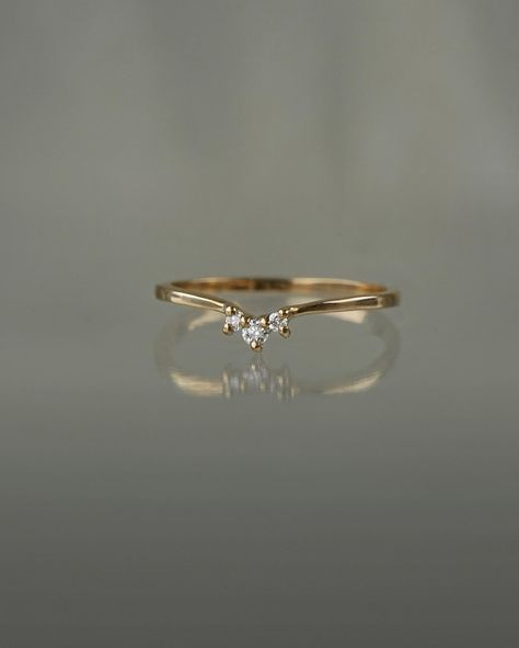 Our universal nesting ring, now available in twinkling round brilliants✨ Her sparkling silhouette is a minimal beauty all on her own whilst also perfectly framing your favourite stack — now available online! Nesting Ring, Laurie Fleming, Minimal Engagement Ring, Minimal Beauty, Twinkle Twinkle, Round Brilliant, Wedding Planning, Engagement Ring, Sparkle