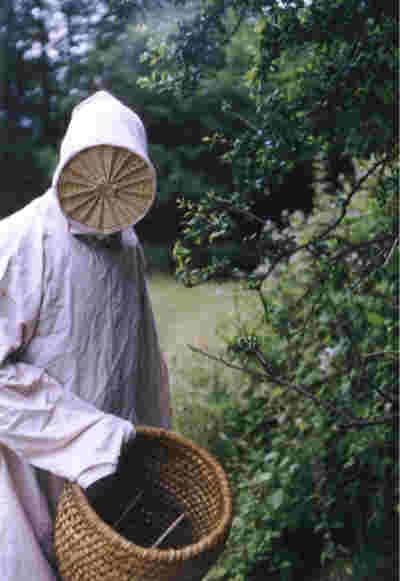 Copy of a 17th century beekeeper outfit Beekeeper Outfit, Beekeeping Suit, Bee Skep, Bee Farm, Bee Keeper, Vintage Bee, Golden Honey, Bee Inspired, Bee Art