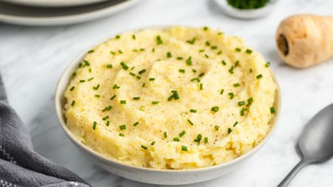 When you're looking for a twist on classic mashed potatoes, this recipe for parsnip and potato mash is sure to hit the spot. It's quick, easy, and delicious. Basic Mashed Potatoes, Tuna Salad Ingredients, Mashed Parsnips, Classic Mashed Potatoes, Best Mashed Potatoes, Mash Recipe, Vegetarian Bake, Making Mashed Potatoes, Mashed Potato Recipes