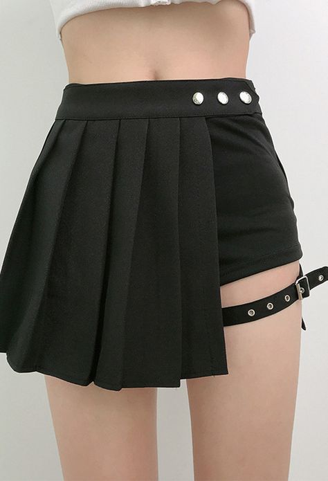 Women Grunge Streetwear Shorts Pleated Skirt Goth Style Black Polyester Buckle-Up Strap Decorated Irregular Hem Mini Skirt with Shorts Estilo Harajuku, Buckle Skirt, Harajuku Punk, Check Mini Skirt, Rok Mini, Half Skirt, Estilo Punk, Style Punk, Flowy Maxi Dress