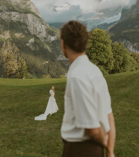 Switzerland Elopement, Wedding Fotos, Wedding Portrait Poses, Washington Elopement, Wedding Picture Poses, Washington Wedding, Wedding Photography Styles, Photo Couple, Pre Wedding Photoshoot