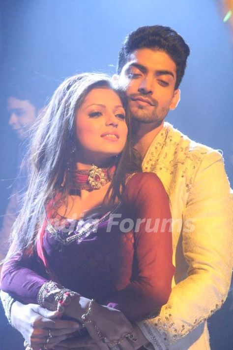 Sruishty Maan Pics, Amrit Maan Pics, Maan Meri Jaan King, Meyaadha Maan Movie Images, Dhrasti Dhami, Gurmeet Choudhary, Maan Geet, Drashti Dhami, Colorful Rangoli