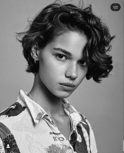 Mathilda Gvarliani, Hair Inspiration Short, Short Curly Haircuts, Short Wavy Hair, Short Wavy, Penteado Cabelo Curto, Short Hair Haircuts, Hair Reference, Curly Hair Cuts