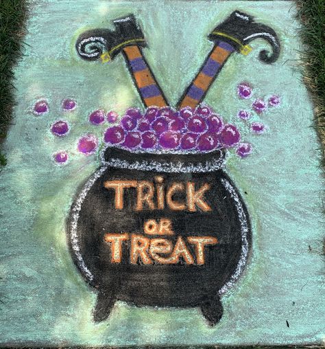 Chalk Art Ideas Halloween, Halloween Chalk Art Ideas, Halloween Sidewalk Chalk Ideas, Beginner Chalk Art, Halloween Sidewalk Ideas, Halloween Chalk Drawings, Chalk Halloween Art, Halloween Chalk Ideas, Fall Sidewalk Chalk Art