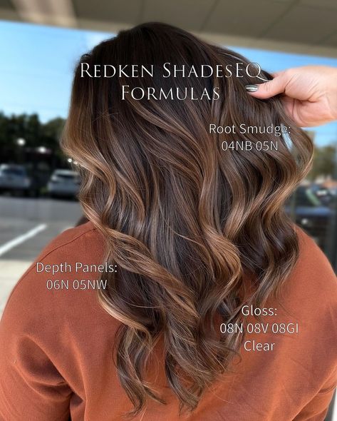 Formulas👆🏻for my most SAVED photo of 2023 More details below 👇🏻 ➡️ These formulas are perfect way to play with richness while maintaining… | Instagram Redken Shades Eq Caramel Toner Formula, Shades Eq Balayage Formulas, Fall Hair Colors With Formula, Fall Redken Formulas, Brunette Balayage Formula Redken, Redken Color Gels Brown Formulas, Hair Color With Formula, Honey Beige Balayage, Redken Copper Brown Formula